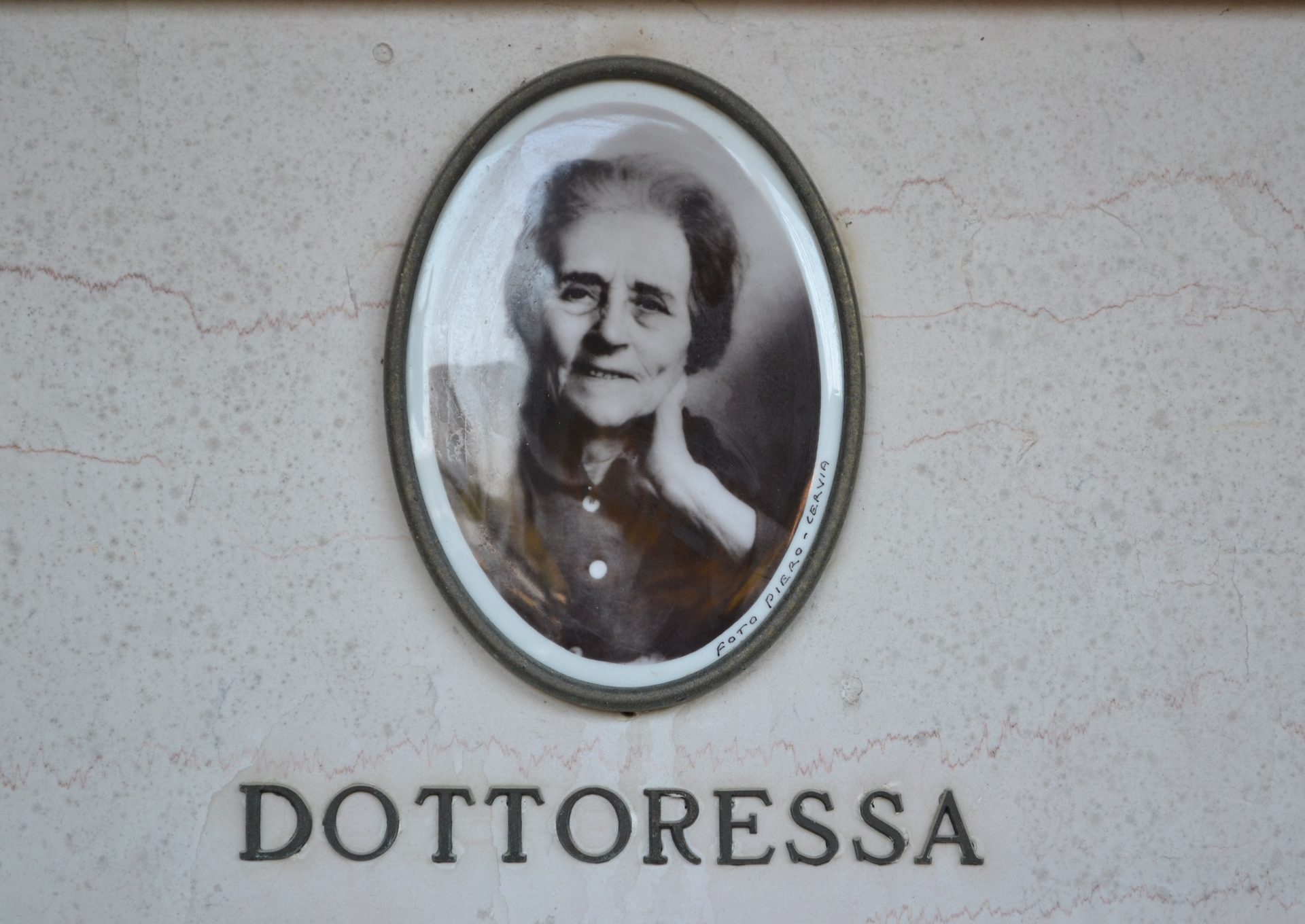 Isotta Gervasi's tomb (2).jpg